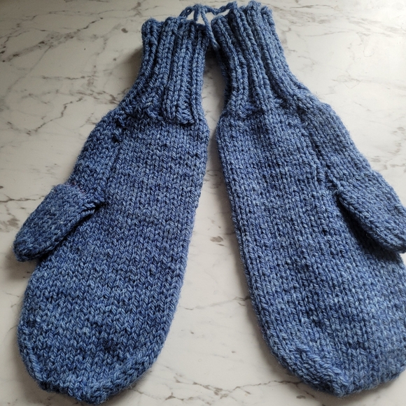 Hand knit Mittens - Picture 4 of 9